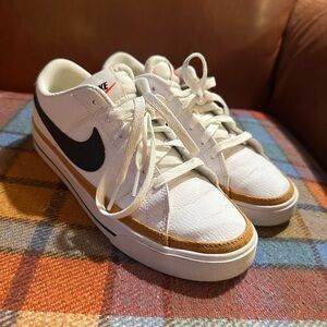 Nike women’s Court Legacy Shoe